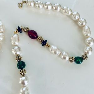 Fashion Pearl necklace with jewel tones